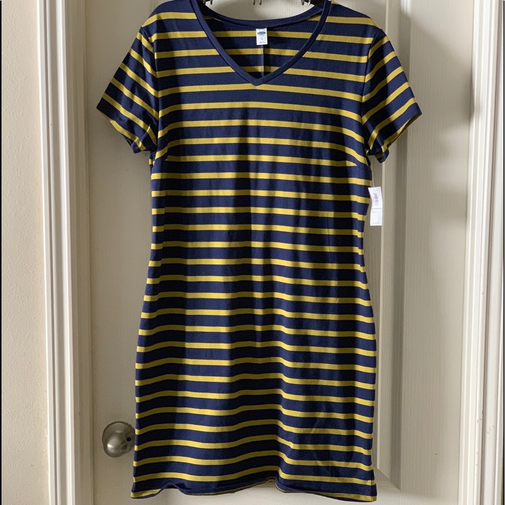 🚨Old Navy V-neck dress🚨